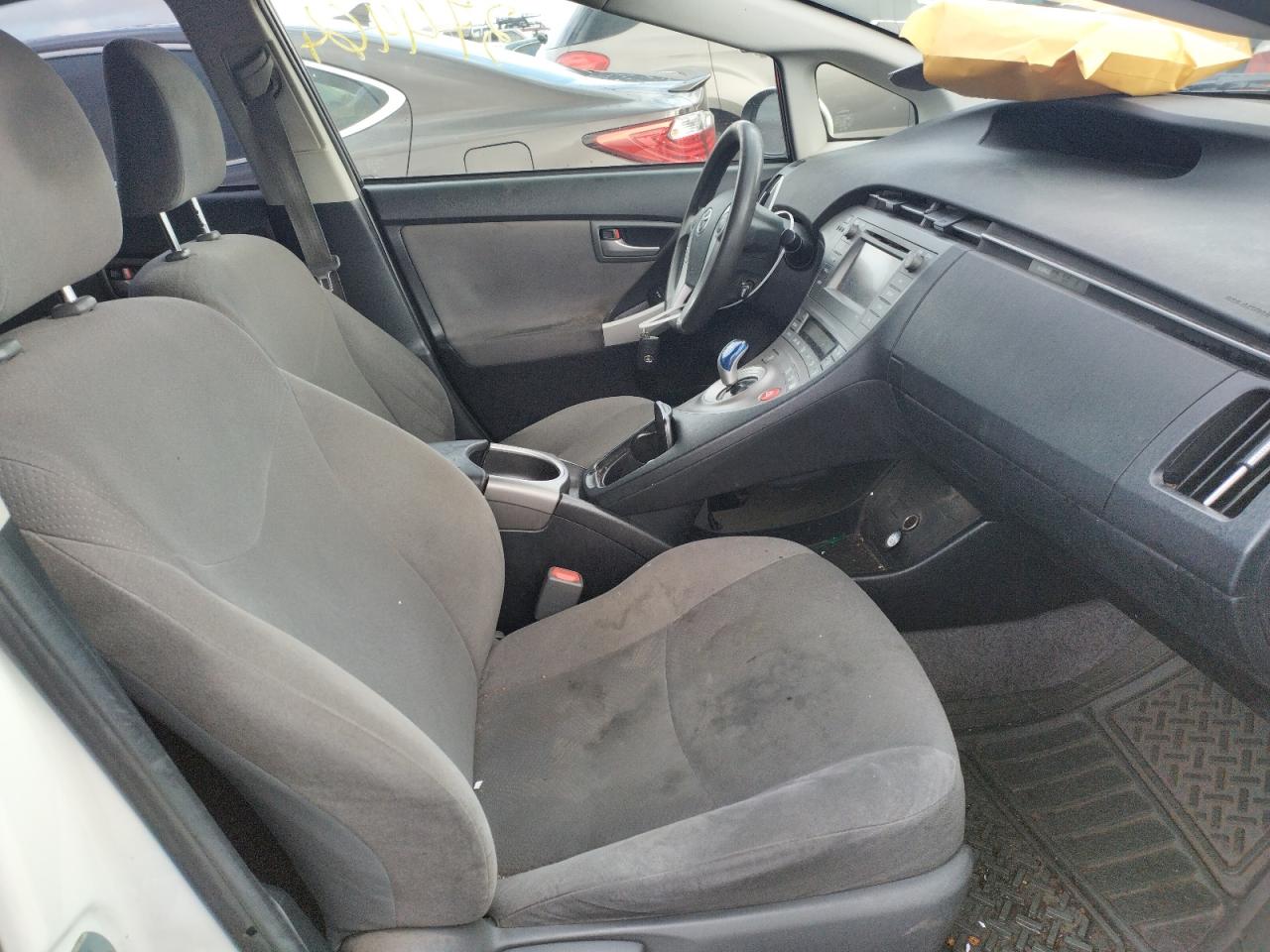 Photo 5 from auction – 2014 TOYOTA PRIUS with VIN JTDKN3DU0E0358196
