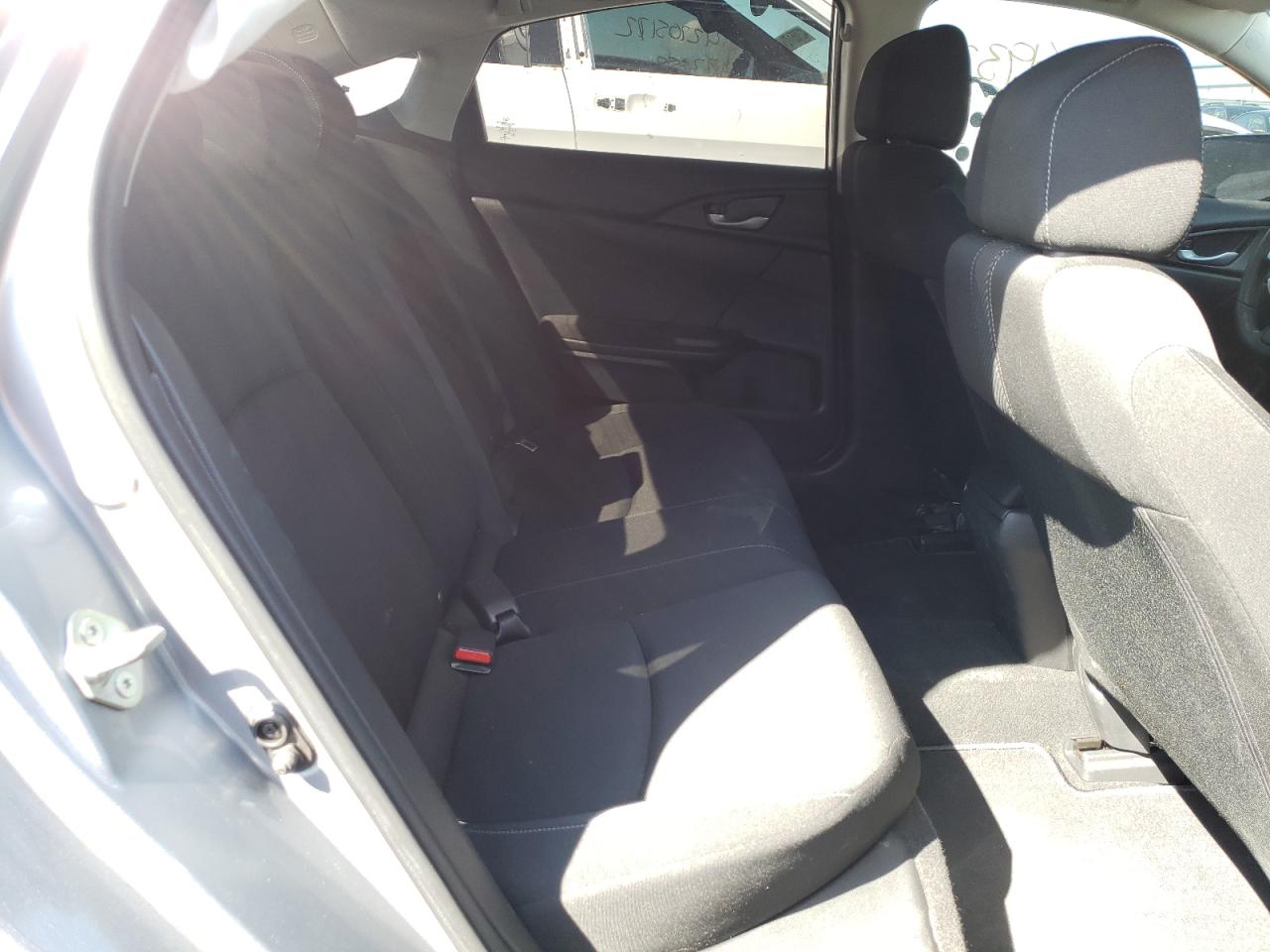 Photo 6 from auction – 2018 HONDA CIVIC LX with VIN 19XFC2F53JE039609