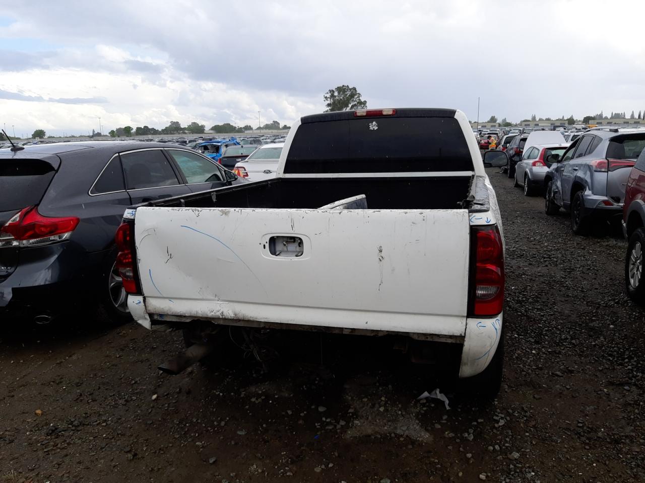 Photo 9 from auction – 2001 CHEVROLET SILVERADO with VIN 2GCEC19V511117905