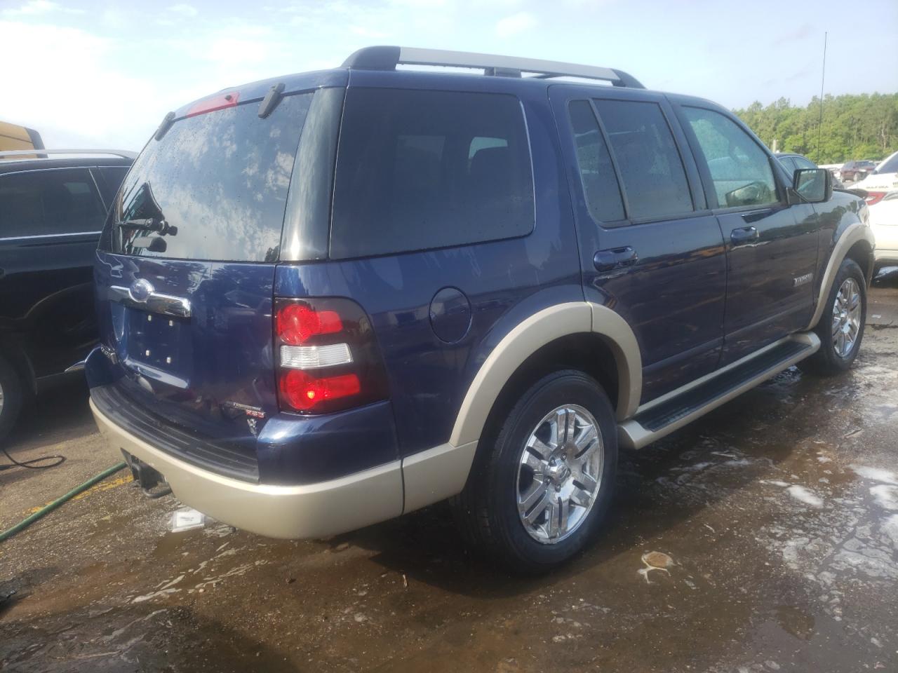 Photo 4 from auction – 2006 FORD EXPLORER E with VIN 1FMEU64896UA39129