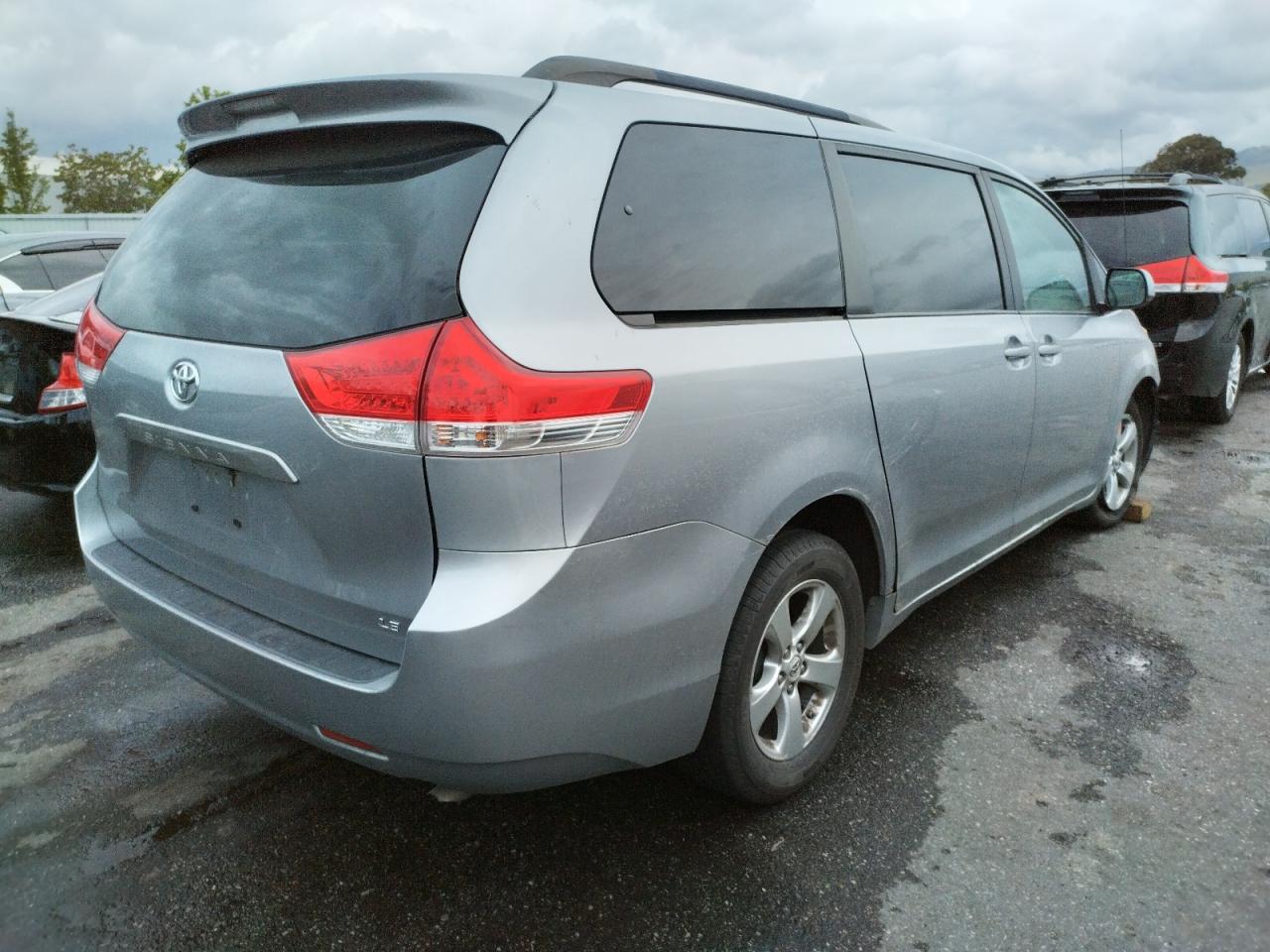 Photo 4 from auction – 2011 TOYOTA SIENNA LE with VIN 5TDKK3DC6BS017703