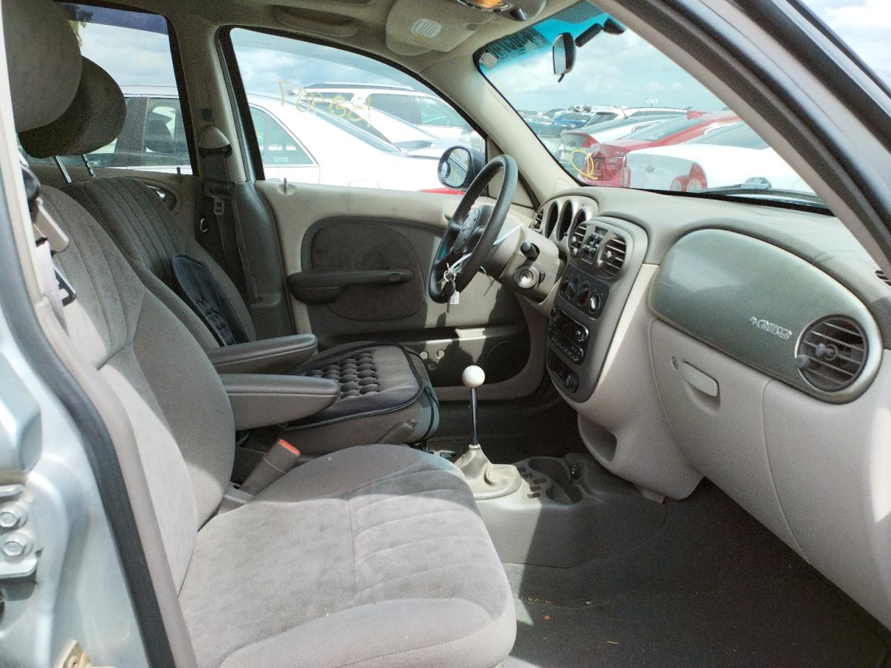 Photo 5 from auction – 2002 CHRYSLER PT CRUISER with VIN 3C8FY58B12T258537