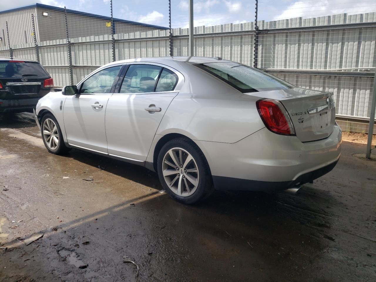 Photo 3 from auction – 2011 LINCOLN MKS with VIN 1LNHL9DR3BG610388
