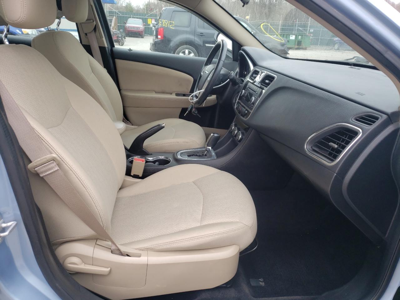Photo 5 from auction – 2012 CHRYSLER 200 TOURIN with VIN 1C3CCBBB3CN331200