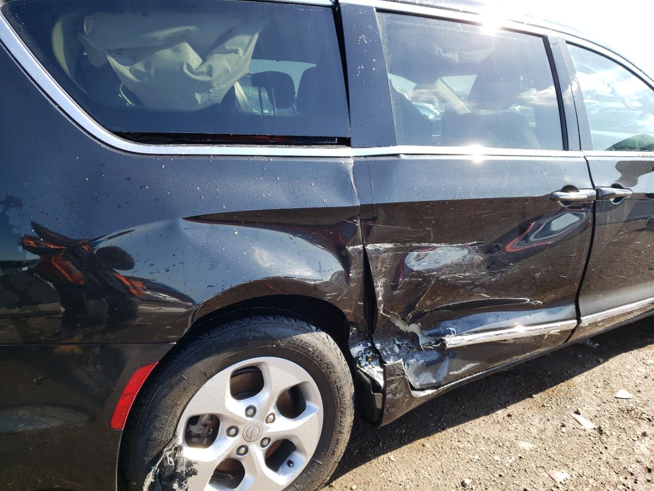 Photo 9 from auction – 2017 CHRYSLER PACIFICA T with VIN 2C4RC1EG4HR804684