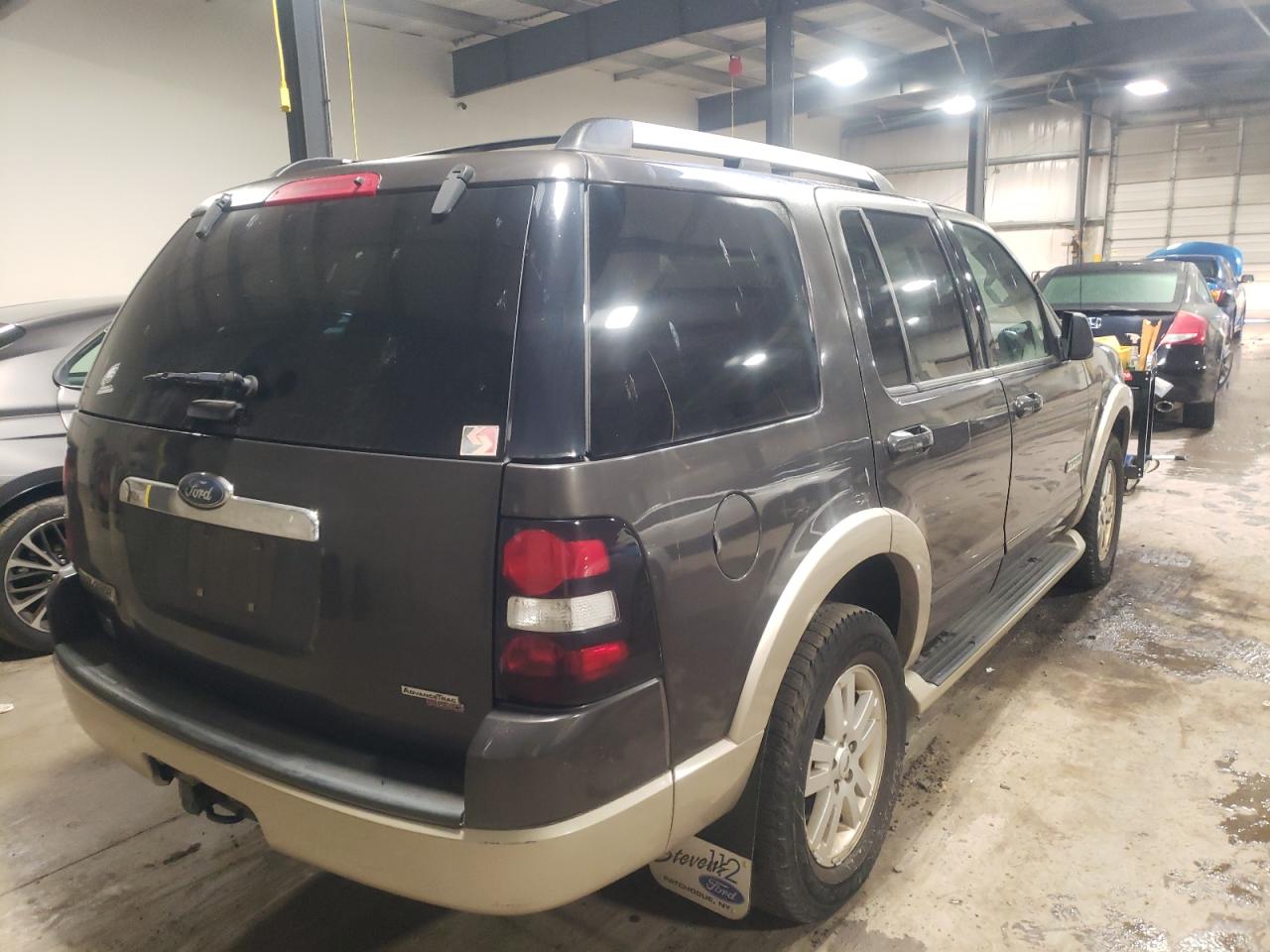 Photo 4 from auction – 2007 FORD EXPLORER E with VIN 1FMEU74E27UA55282