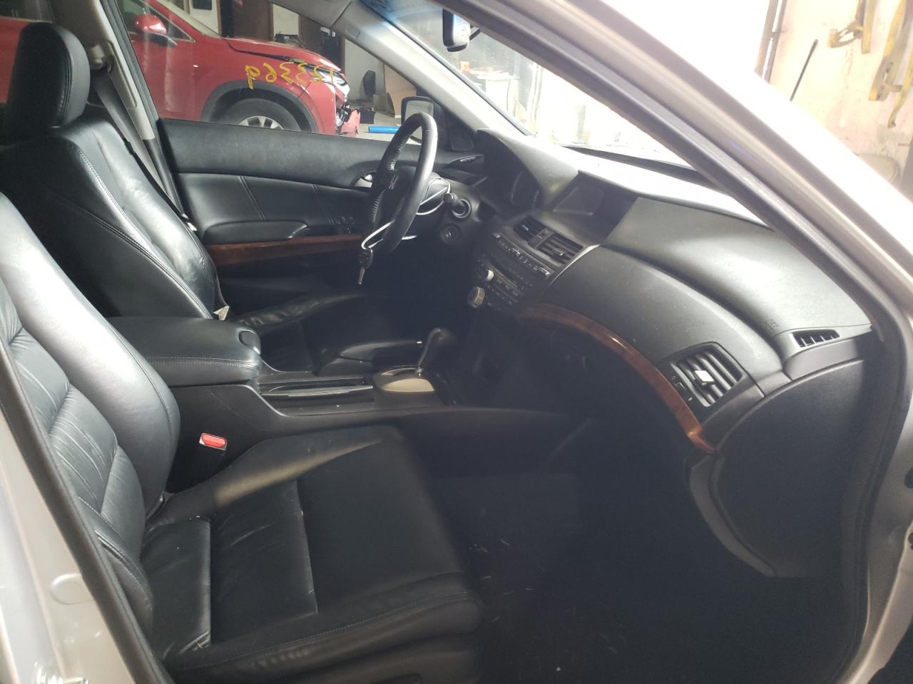 Photo 5 from auction – 2012 HONDA ACCORD EXL with VIN 1HGCP3F85CA024138