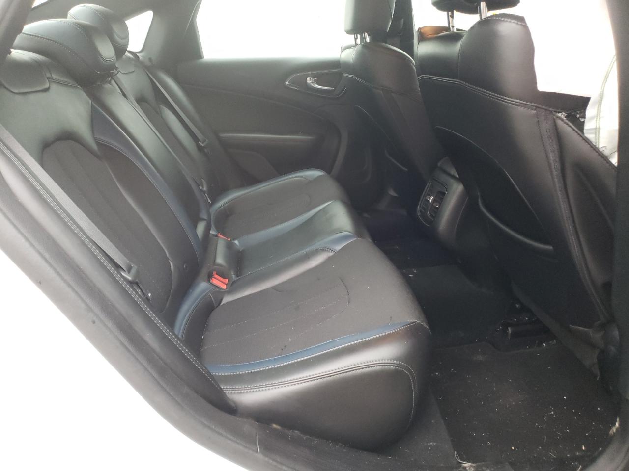Фото 6 с аукциона – 2015 CHRYSLER 200 S с VIN 1C3CCCBG5FN533445