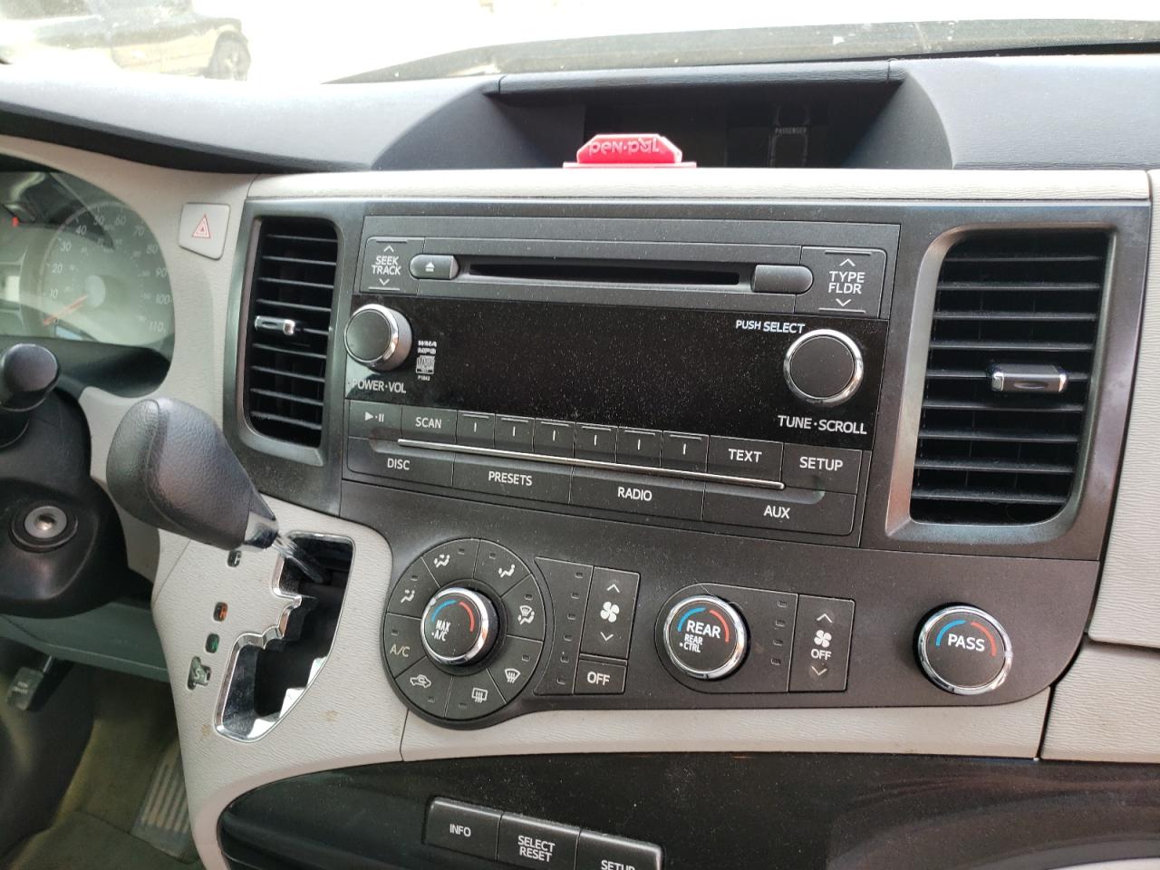 Photo 9 from auction – 2011 TOYOTA SIENNA LE with VIN 5TDKK3DC6BS117297