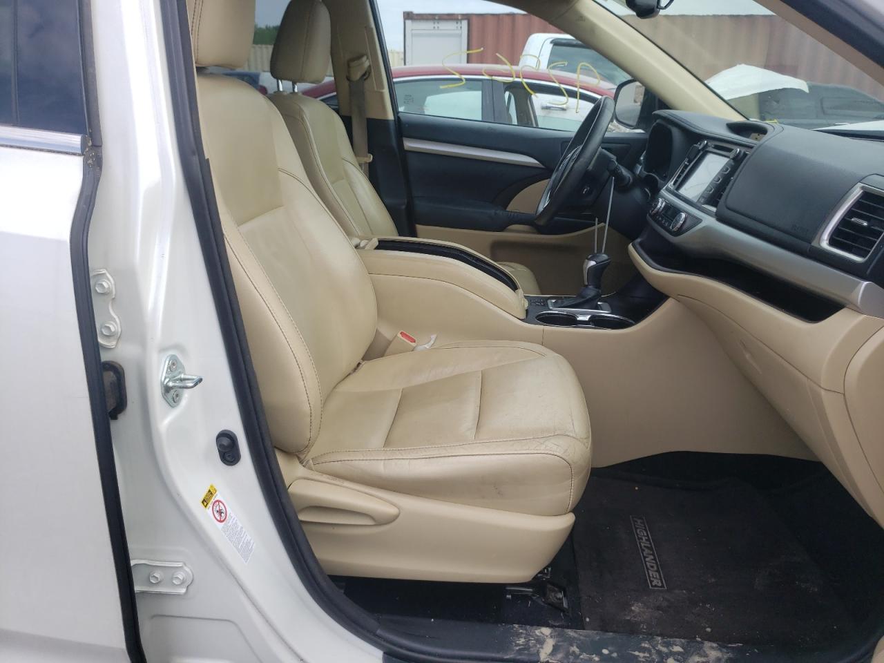 صورة رقم 5 من المزاد - 2015 TOYOTA HIGHLANDER مع VIN 5TDKKRFH7FS058536