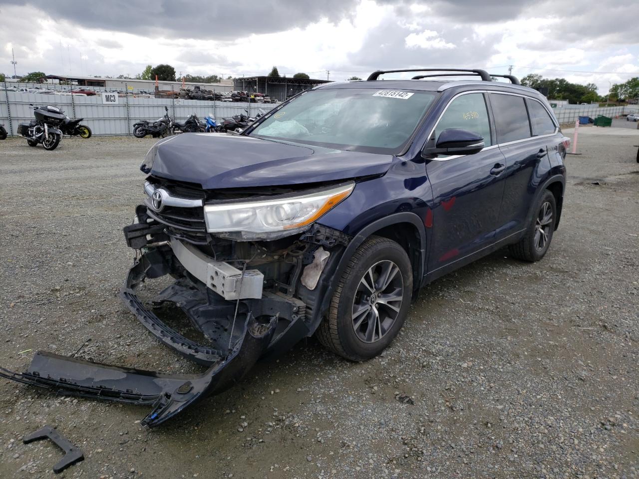 Photo 2 from auction – 2016 TOYOTA HIGHLANDER with VIN 5TDJKRFH5GS237381