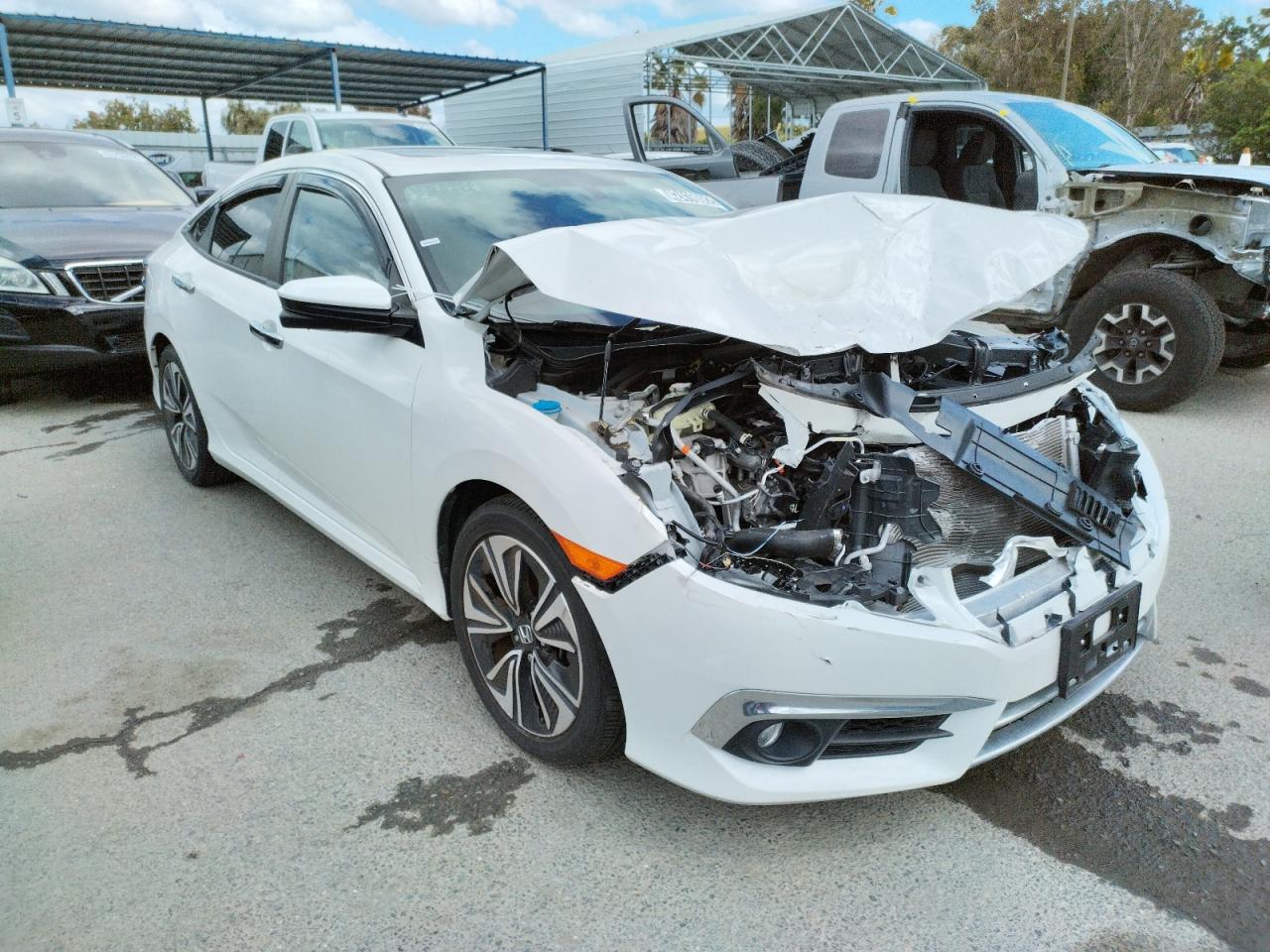 HONDA CIVIC EX 2018 with VIN 19XFC1F35JE200082 - Photo from auction