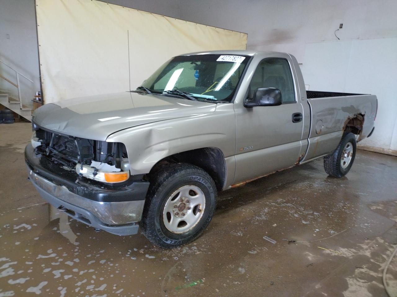 Photo 2 from auction – 2002 CHEVROLET SILVERADO with VIN 1GCEK14V62Z164315