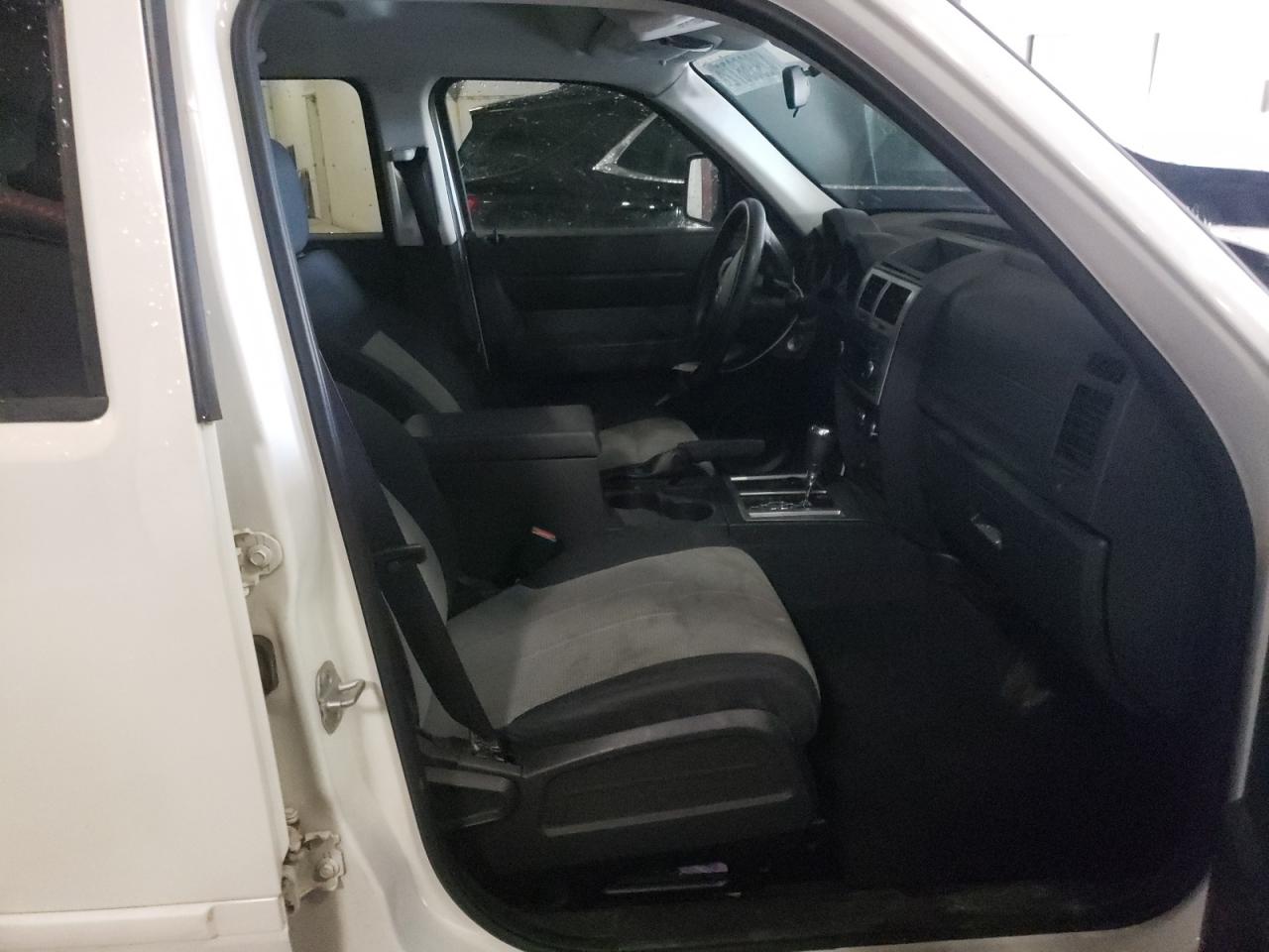 Photo 5 from auction – 2008 DODGE NITRO SXT with VIN 1D8GU28K48W192506