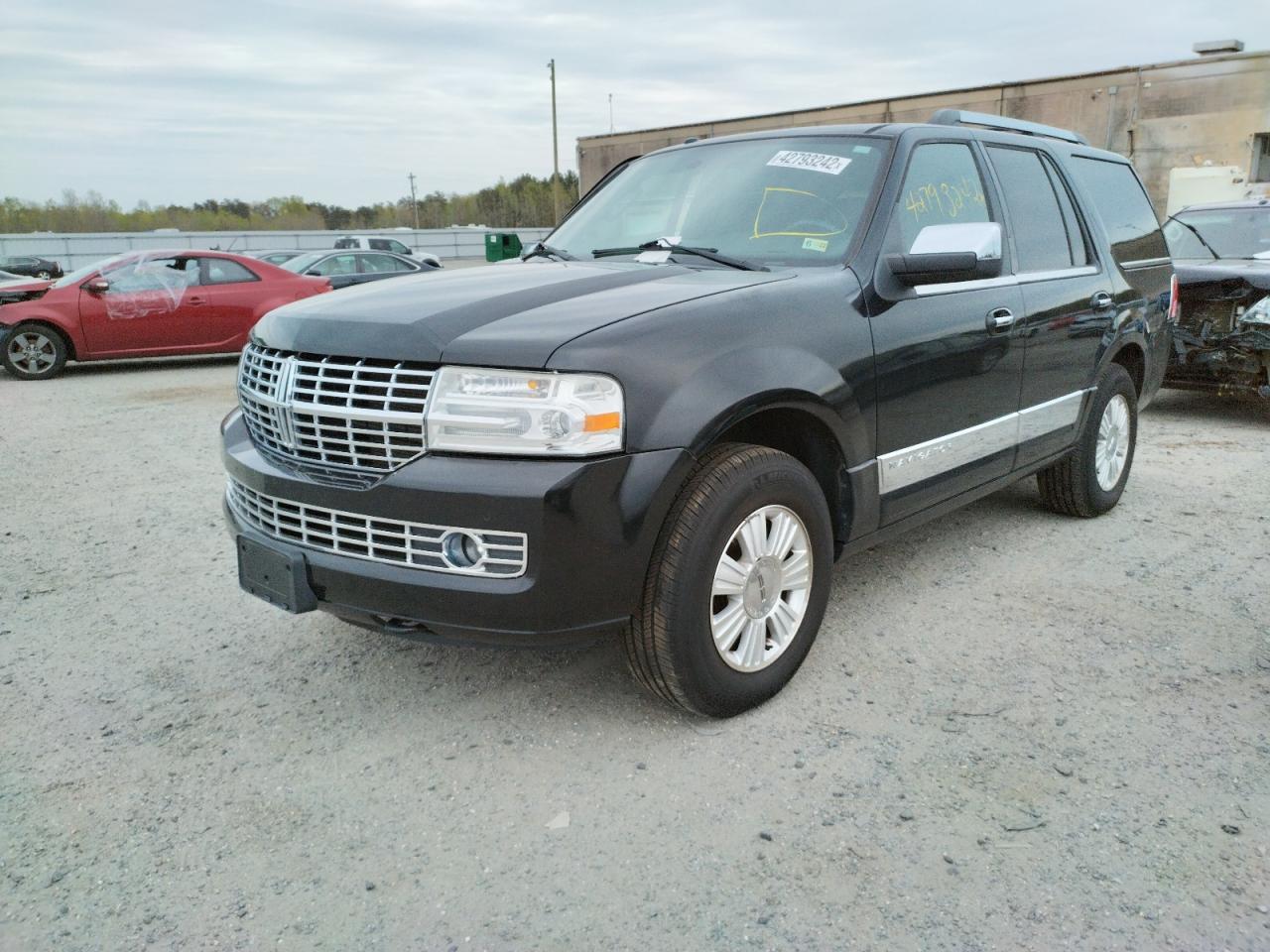 Photo 2 from auction – 2014 LINCOLN NAVIGATOR with VIN 5LMJJ2J59EEL07807