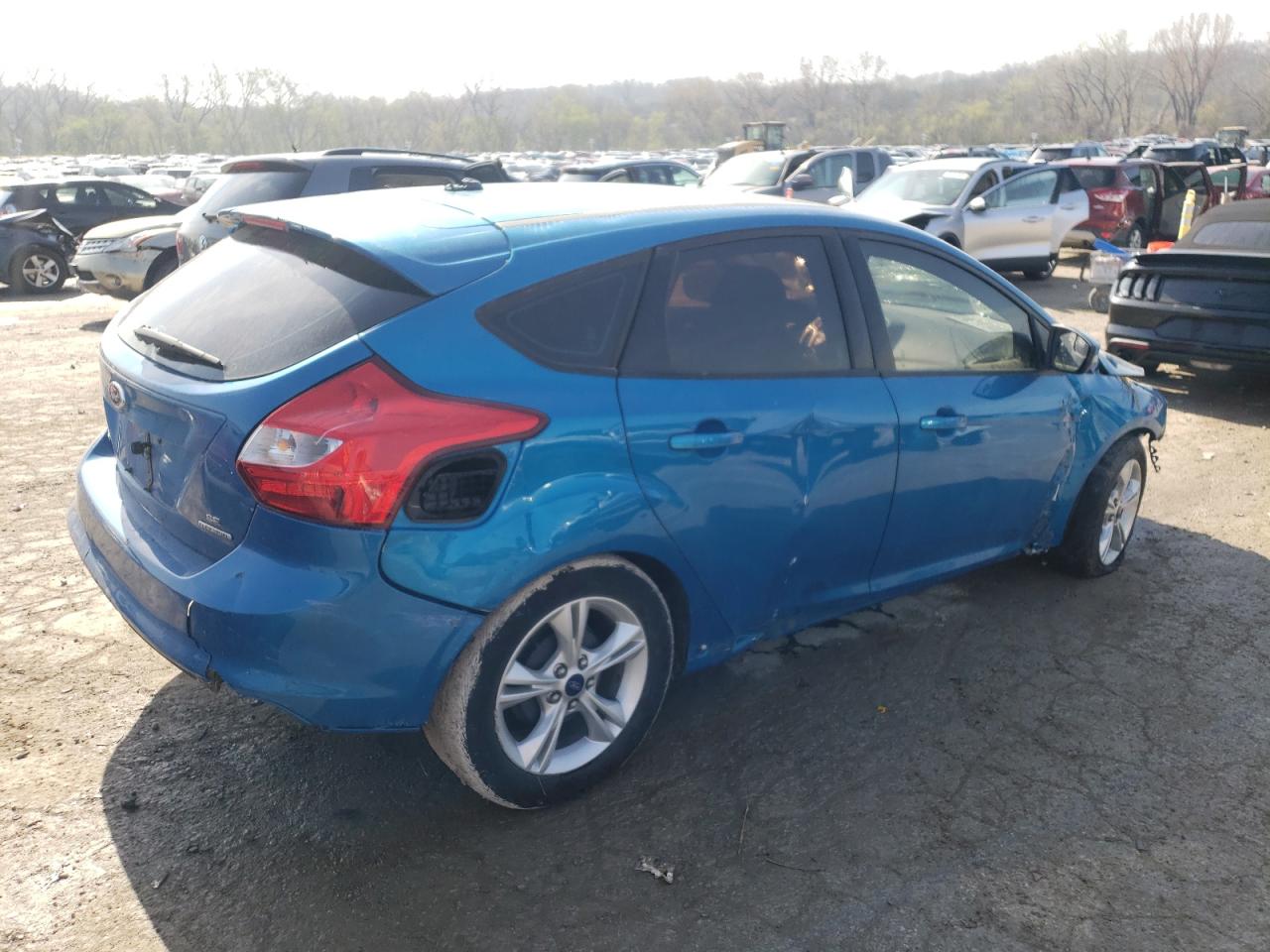 Photo 4 from auction – 2014 FORD FOCUS SE with VIN 1FADP3K27EL452262