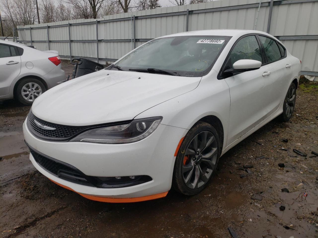 Фото 2 с аукциона – 2015 CHRYSLER 200 S с VIN 1C3CCCBG5FN533445