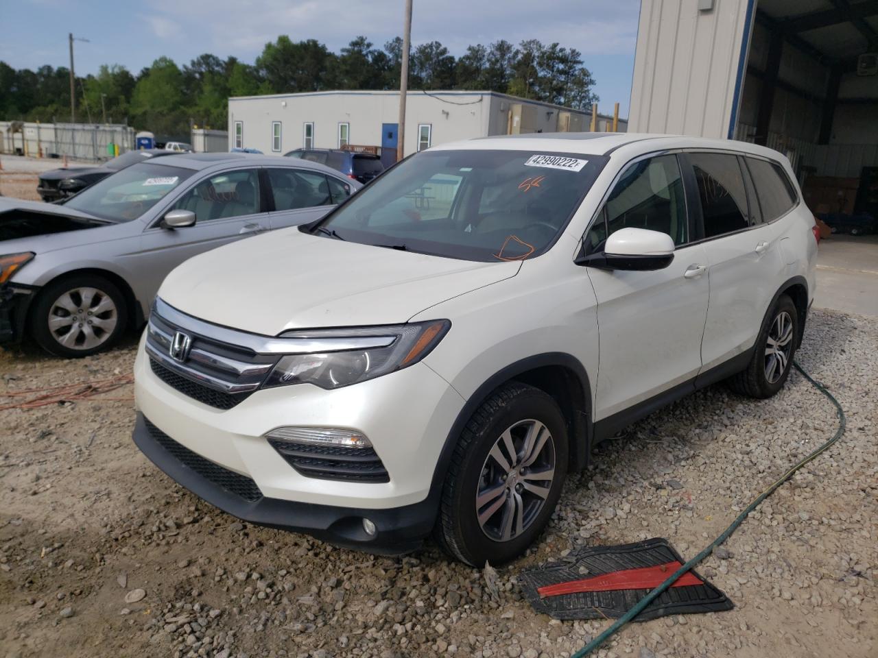 Photo 2 from auction – 2016 HONDA PILOT EXL with VIN 5FNYF5H57GB016156