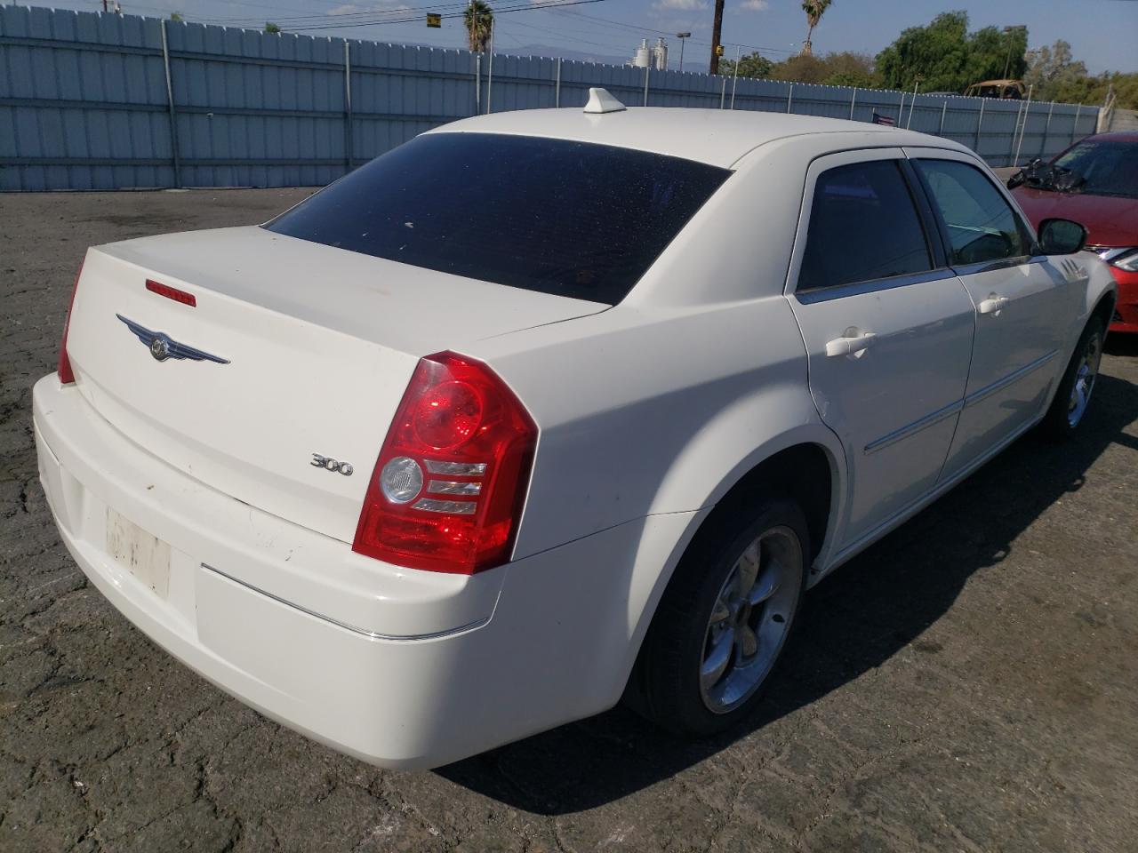 Photo 4 from auction – 2008 CHRYSLER 300 LX with VIN 2C3KA43RX8H208552