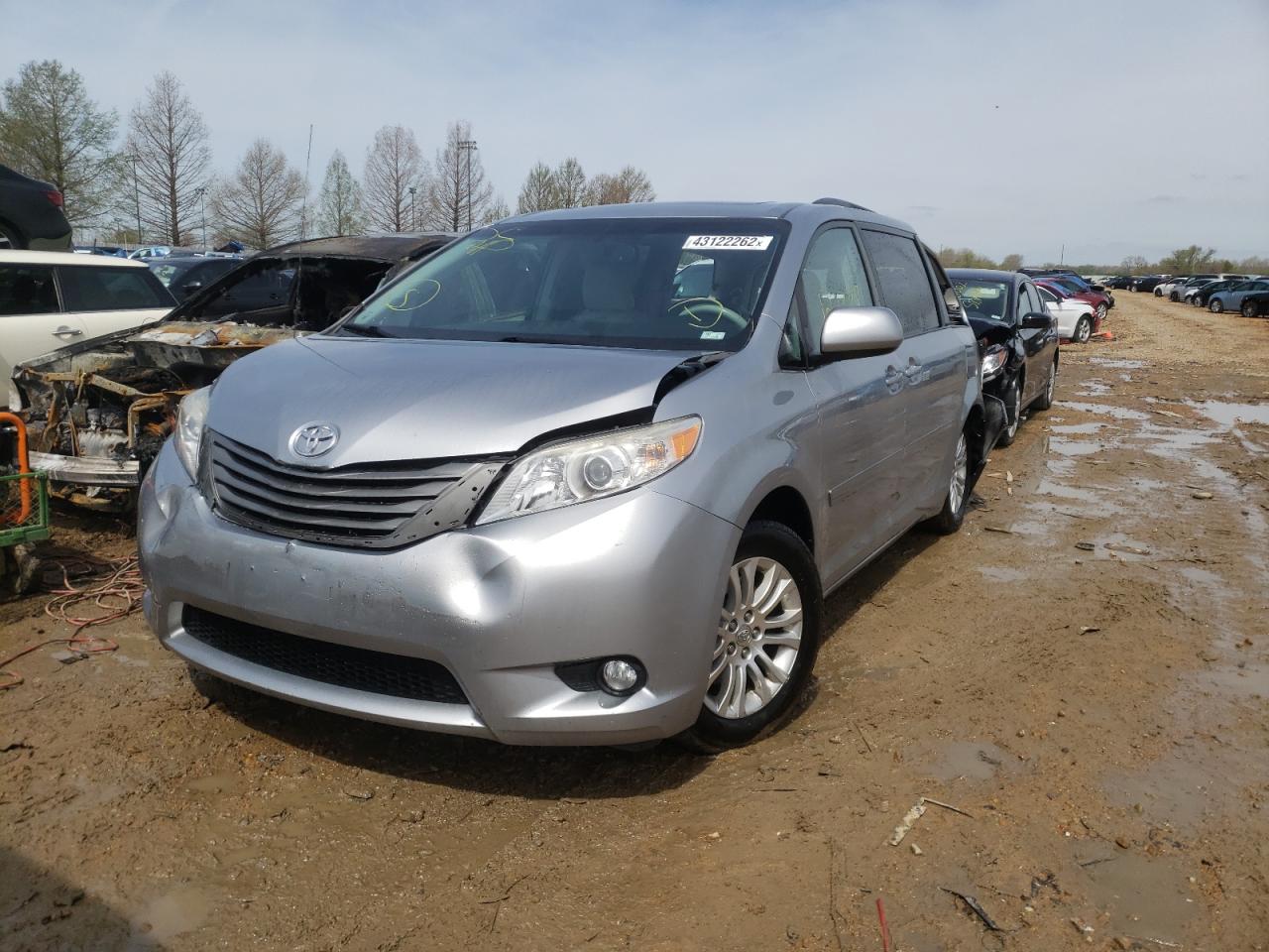 Photo 15 from auction – 2013 TOYOTA SIENNA XLE with VIN 5TDYK3DC8DS368741