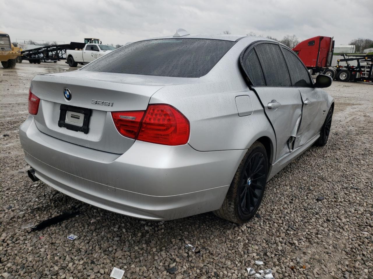 Photo 4 from auction – 2010 BMW 328 XI with VIN WBAPK7C55AA771040