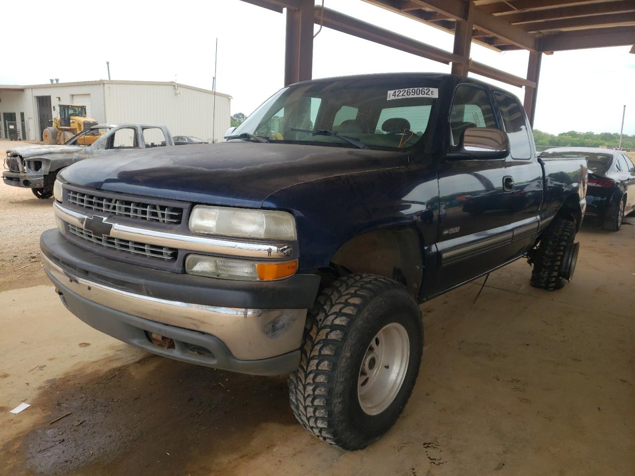 Photo 2 from auction – 2000 CHEVROLET SILVERADO with VIN 1GCEK19T8YE331295