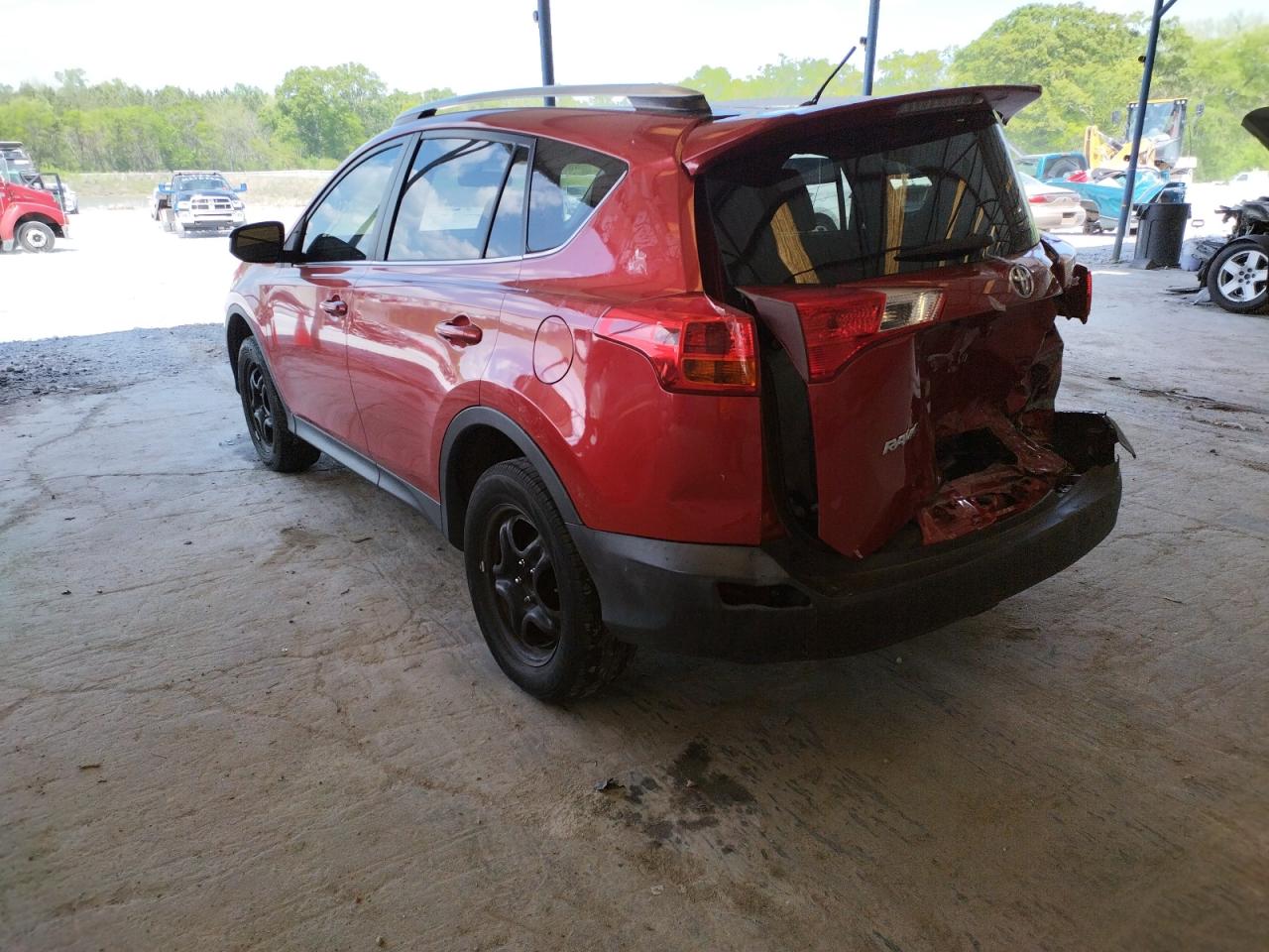 Photo 3 from auction – 2015 TOYOTA RAV4 LE with VIN JTMZFREV6FJ030573