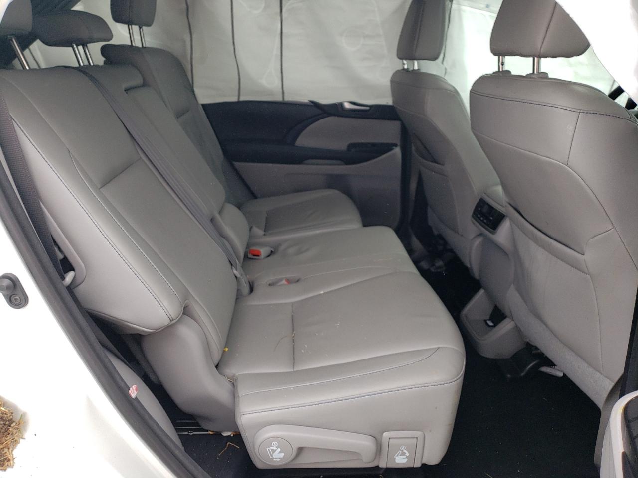 Photo 6 from auction – 2018 TOYOTA HIGHLANDER with VIN 5TDJZRFH5JS880817