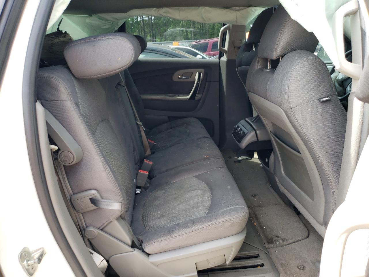 Photo 6 from auction – 2011 CHEVROLET TRAVERSE L with VIN 1GNKRFED9BJ180838