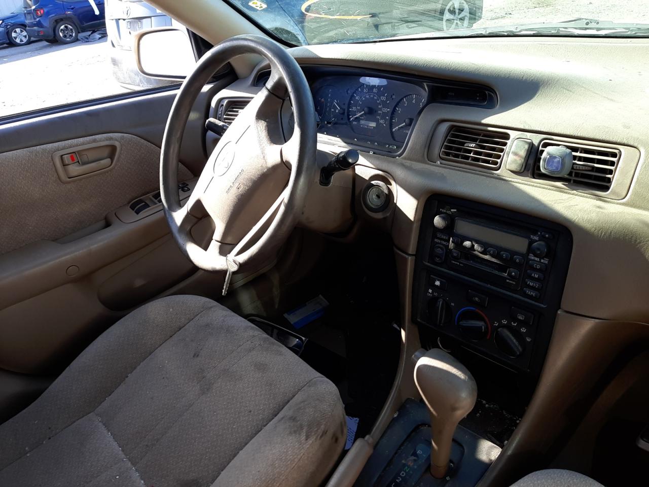 Photo 9 from auction – 2000 TOYOTA CAMRY LE with VIN JT2BF28K1Y0243037