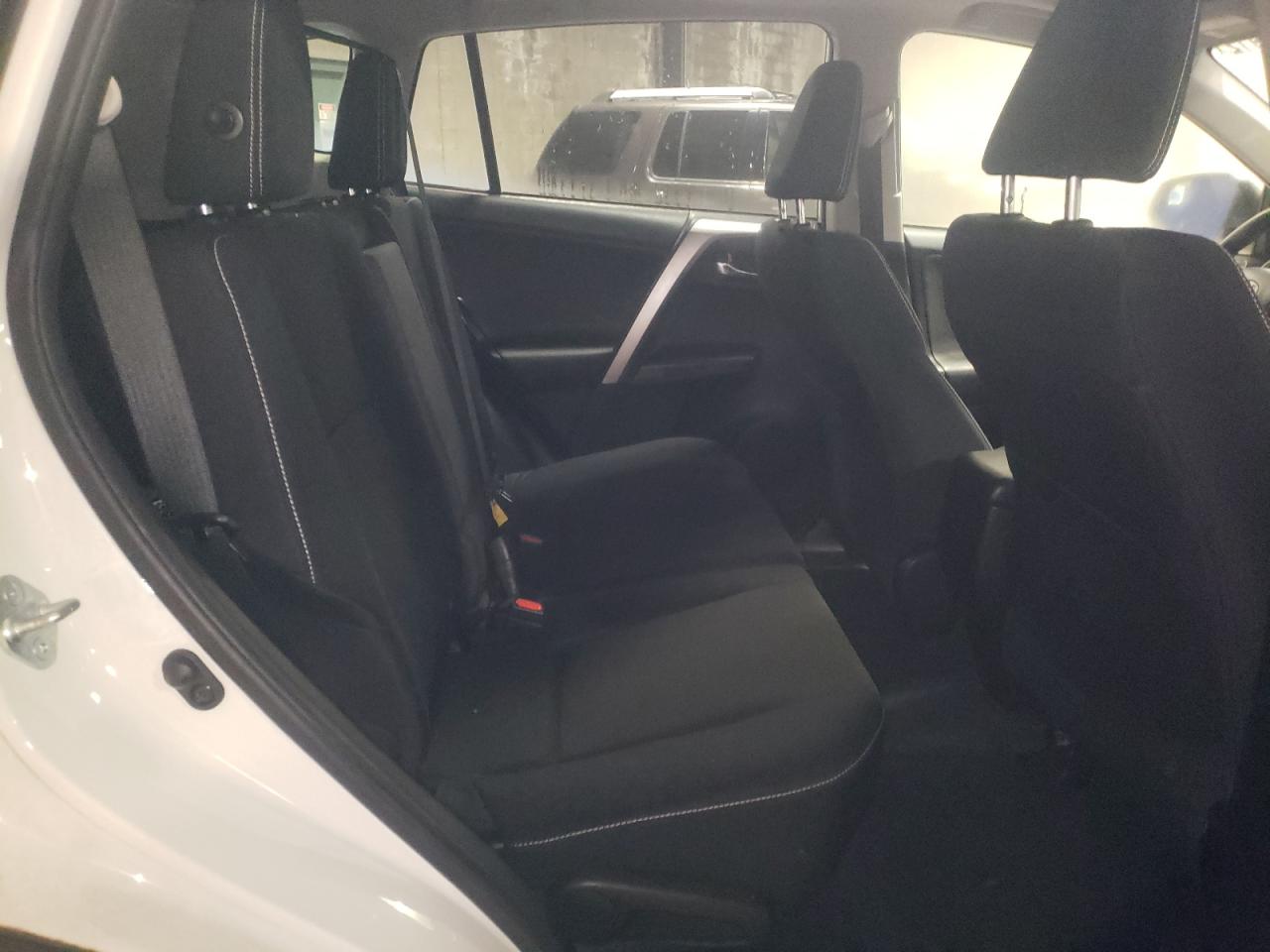 Photo 6 from auction – 2017 TOYOTA RAV4 XLE with VIN JTMRFREV2HJ702907