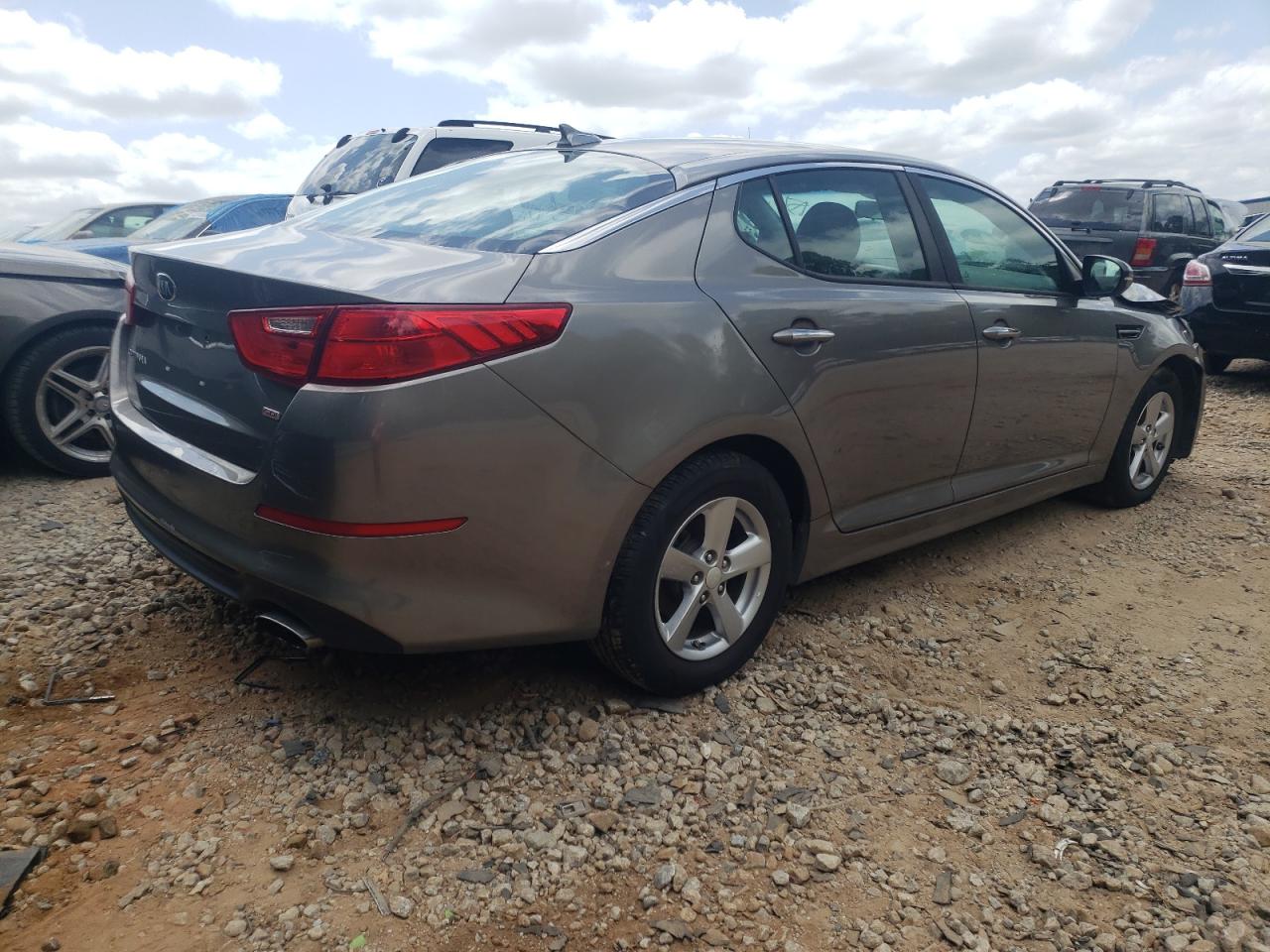 Photo 4 from auction – 2015 KIA OPTIMA LX with VIN 5XXGM4A73FG375376