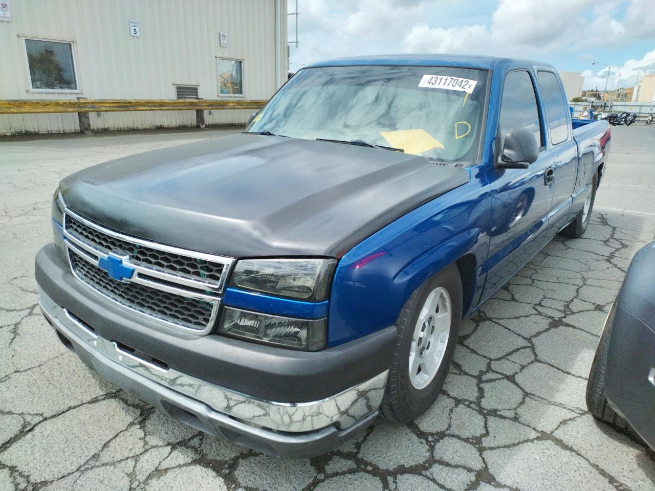 Photo 2 from auction – 2004 CHEVROLET SILVERADO with VIN 2GCEC19V241217240