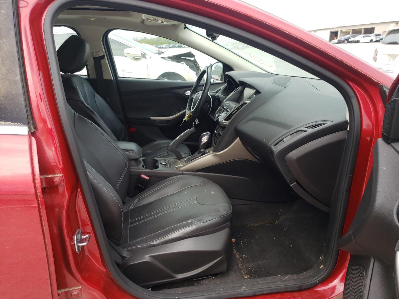 Photo 5 from auction – 2012 FORD FOCUS SEL with VIN 1FAHP3M2XCL419882