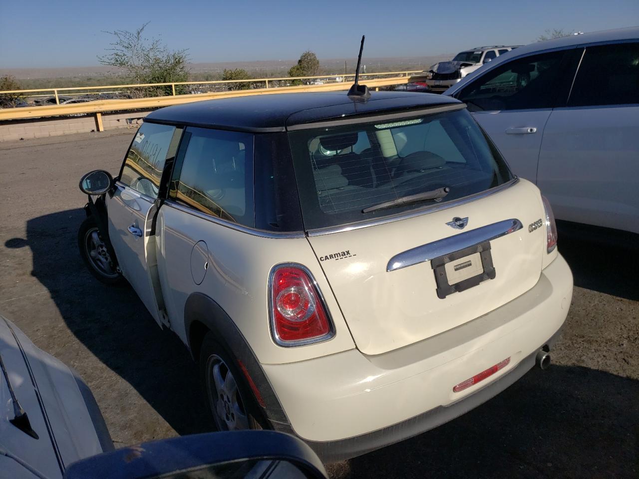 Photo 3 from auction – 2011 MINI COOPER with VIN WMWSU3C50BT183436