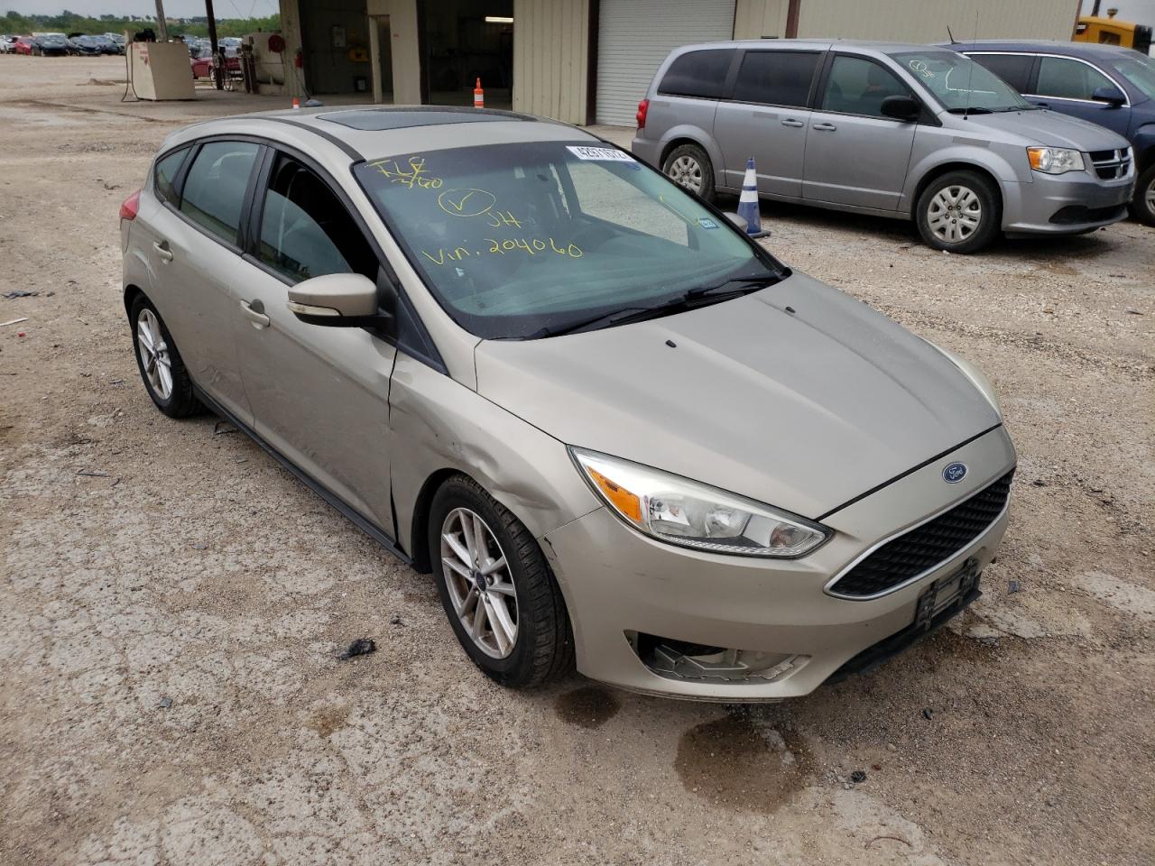 FORD FOCUS SE 2015 with VIN 1FADP3K23FL204060 - Photo from auction