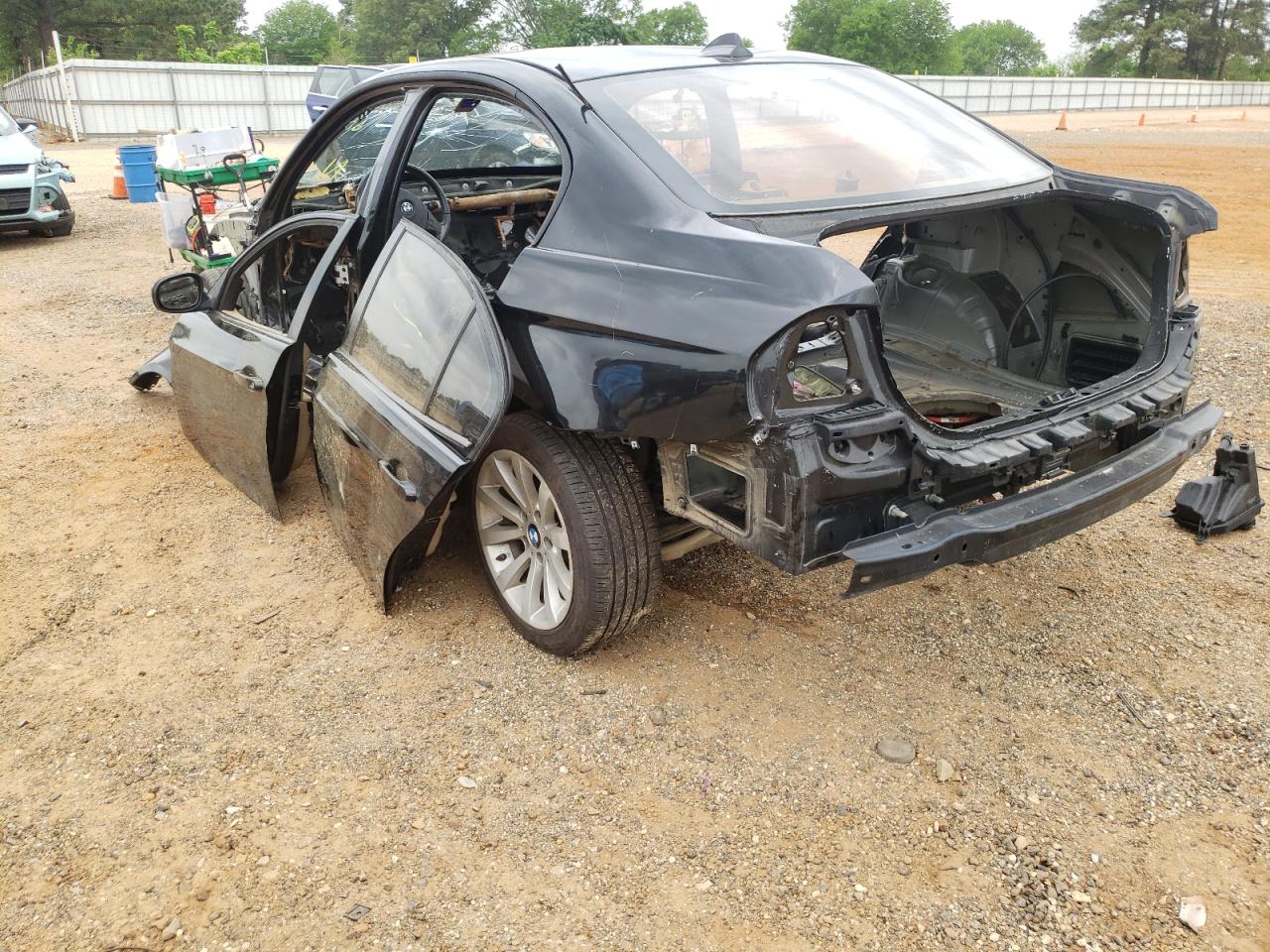 Photo 3 from auction – 2011 BMW 328 I with VIN WBAPH7G58BNM56090