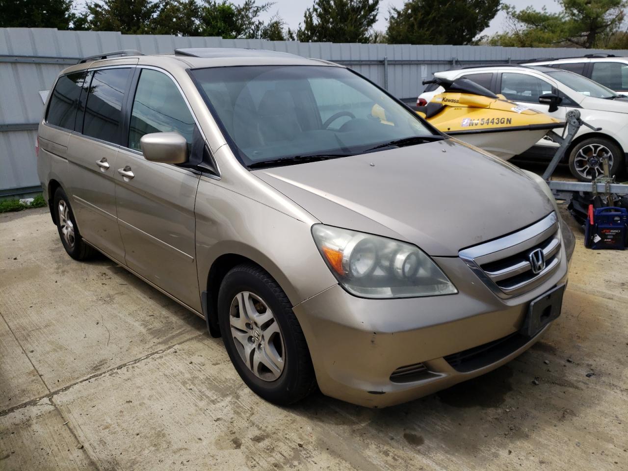 HONDA ODYSSEY EX 2005 مع رقم تعريف المركبة 5FNRL38705B119080 - صورة من المزاد