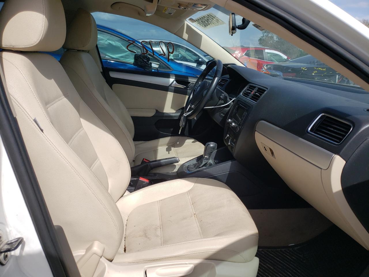 Photo 5 from auction – 2012 VOLKSWAGEN JETTA with VIN 3VWLX7AJ5CM469401