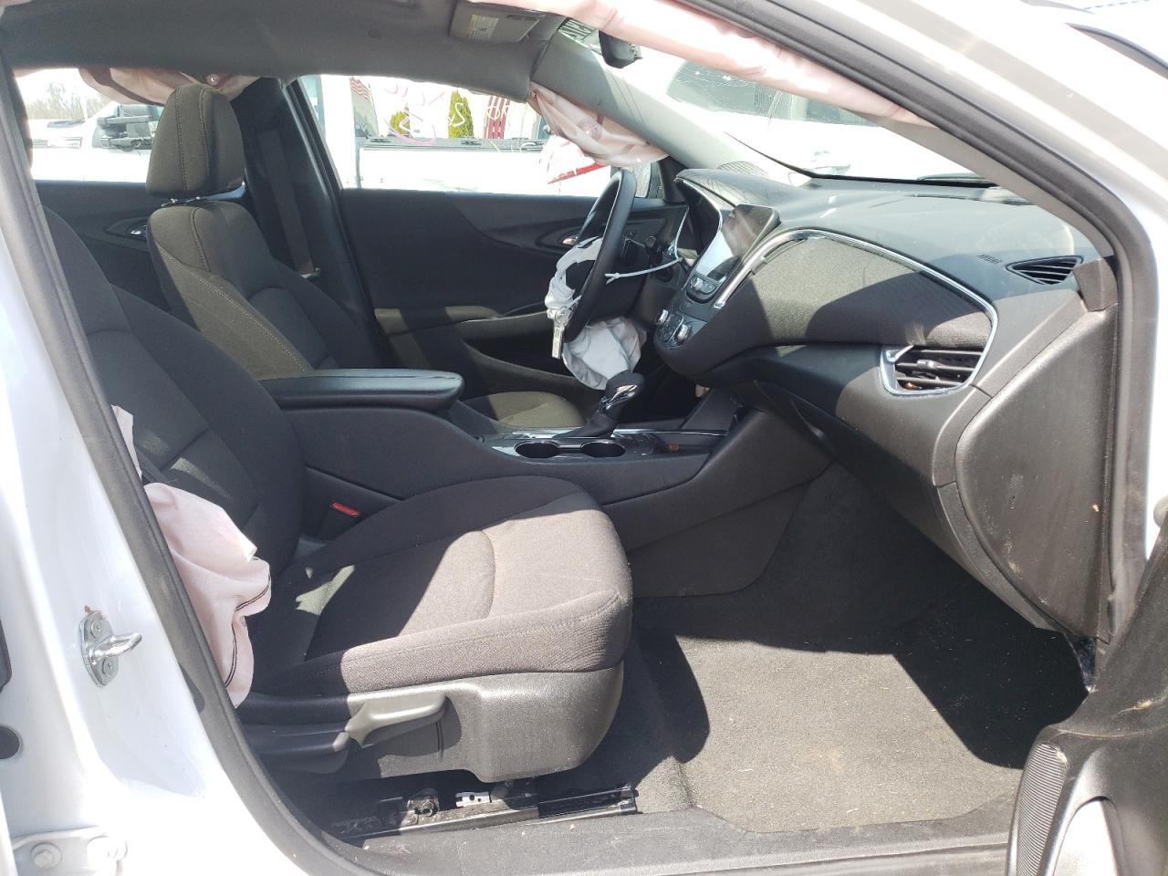 Photo 5 from auction – 2021 CHEVROLET MALIBU LT with VIN 1G1ZD5ST4MF034261