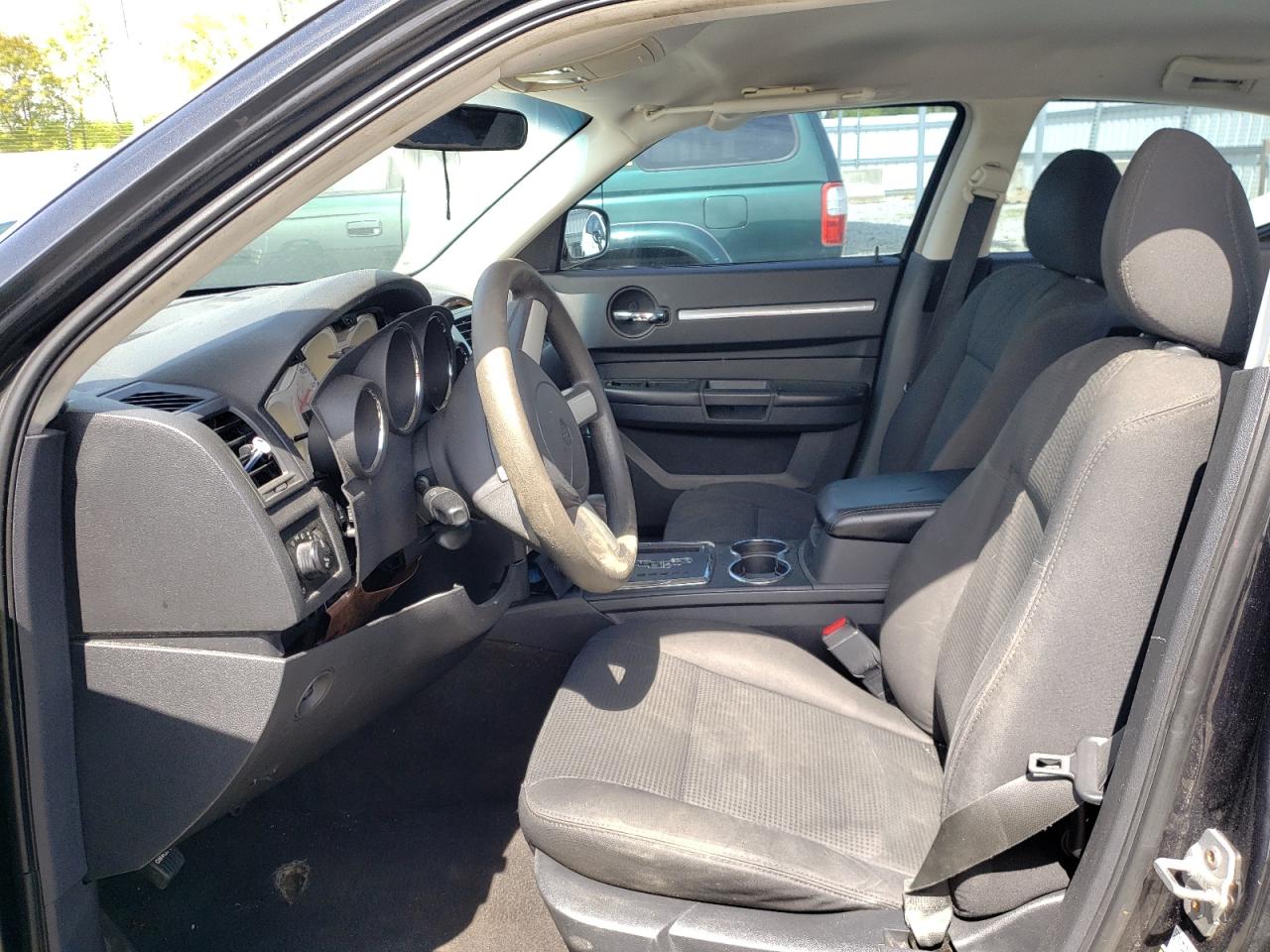 Photo 5 from auction – 2009 DODGE UK with VIN 2B3KA33V29H562149