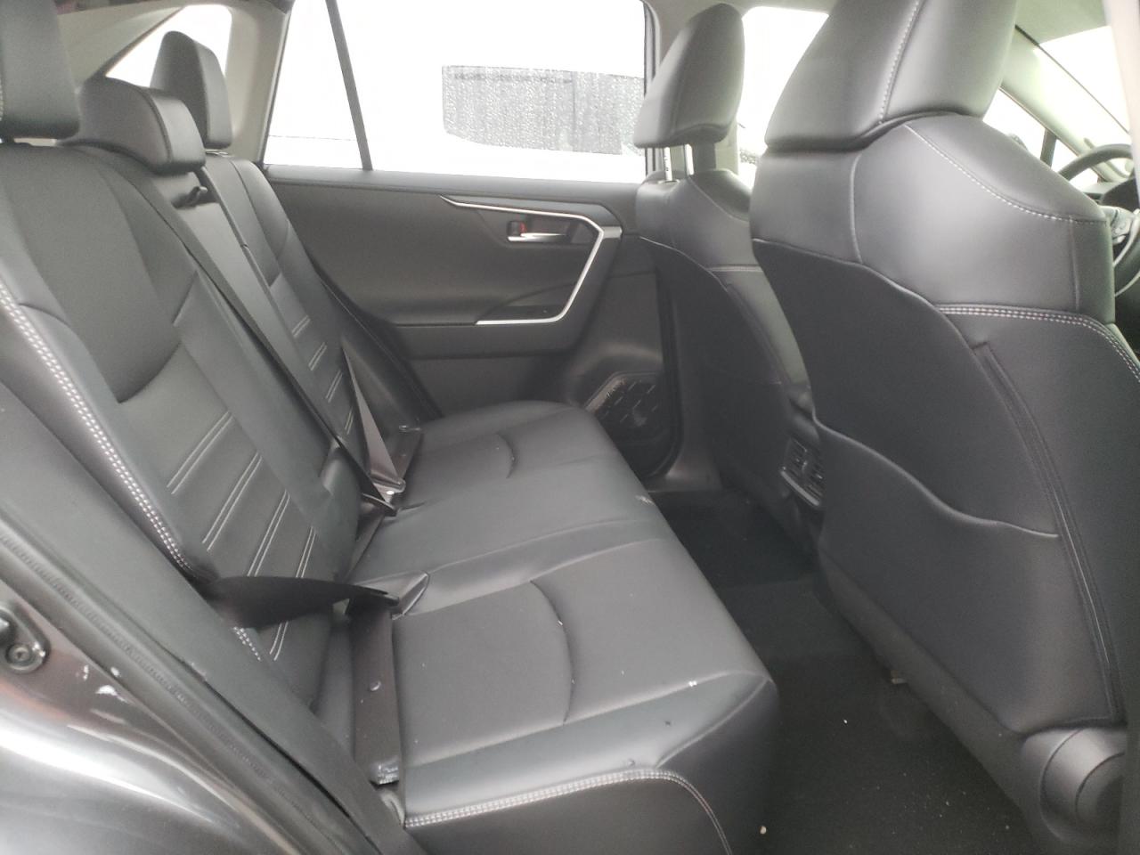 Photo 6 from auction – 2019 TOYOTA RAV4 LIMIT with VIN JTMN1RFV5KD030178
