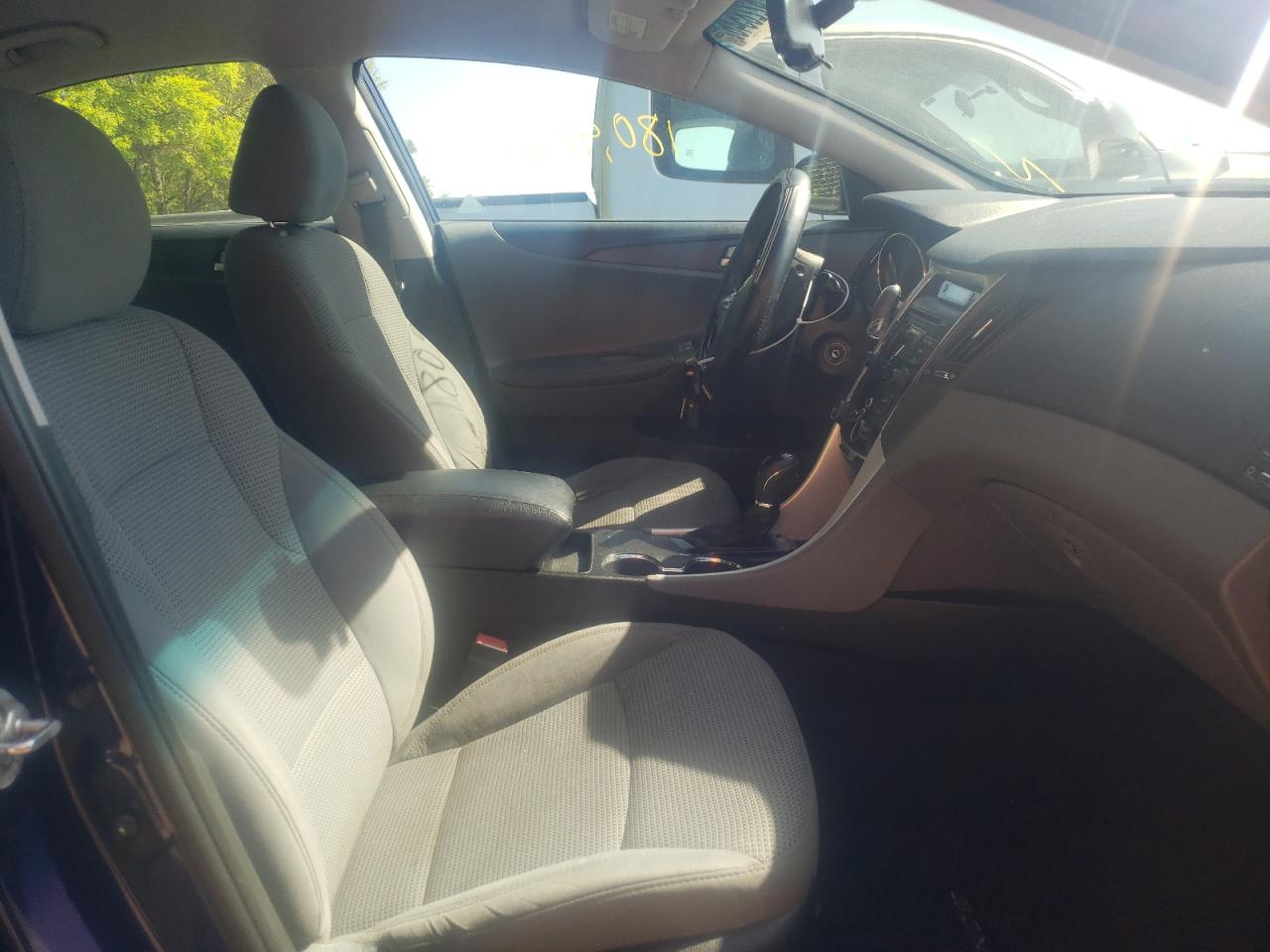 Photo 5 from auction – 2012 HYUNDAI SONATA GLS with VIN 5NPEB4AC2CH413853