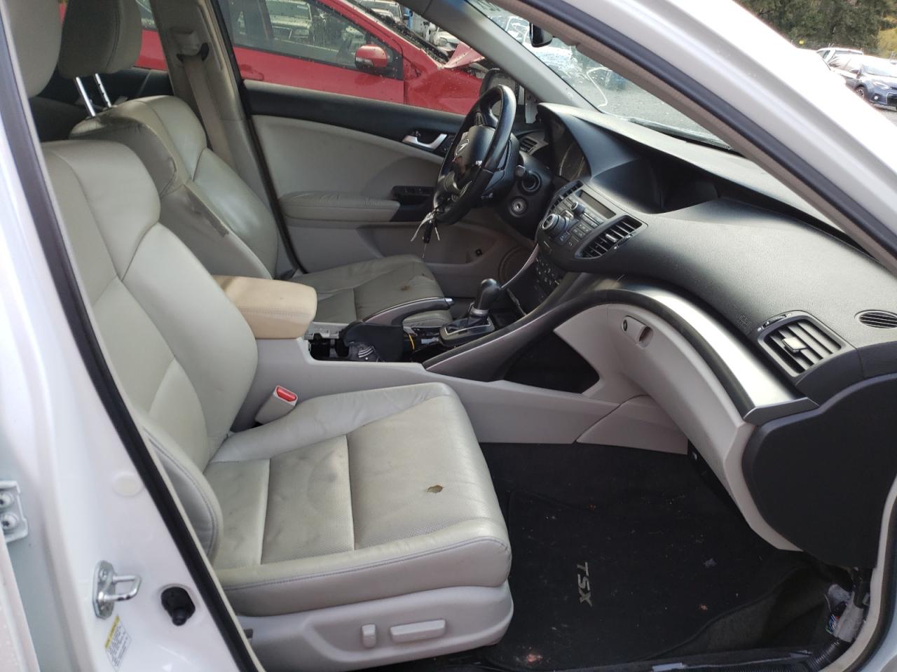 Photo 5 from auction – 2013 ACURA TSX TECH with VIN JH4CW2H69DC000212