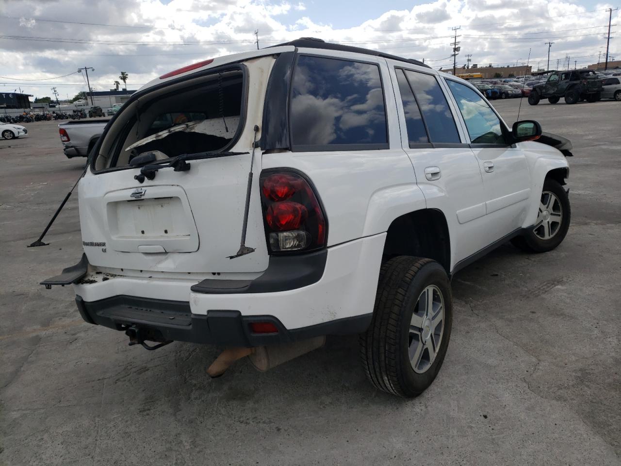 Photo 4 from auction – 2005 CHEVROLET TRAILBLAZE with VIN 1GNDT13S052376907
