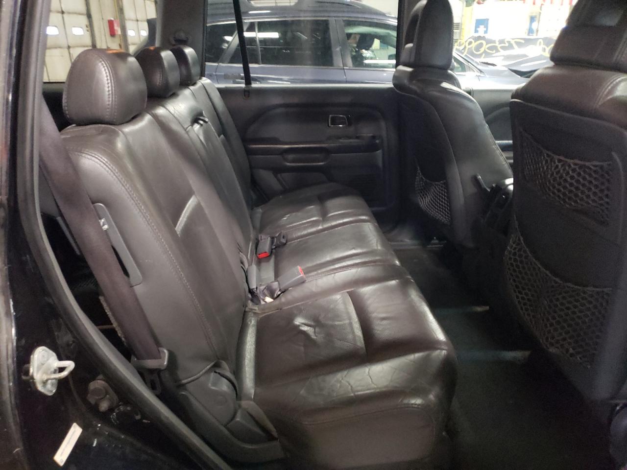 Photo 6 from auction – 2005 HONDA PILOT EXL with VIN 2HKYF18765H549348