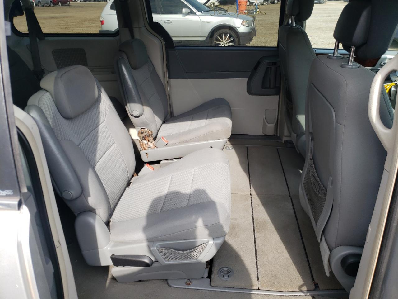 Photo 6 from auction – 2010 CHRYSLER TOWN & COU with VIN 2A4RR5D15AR492829