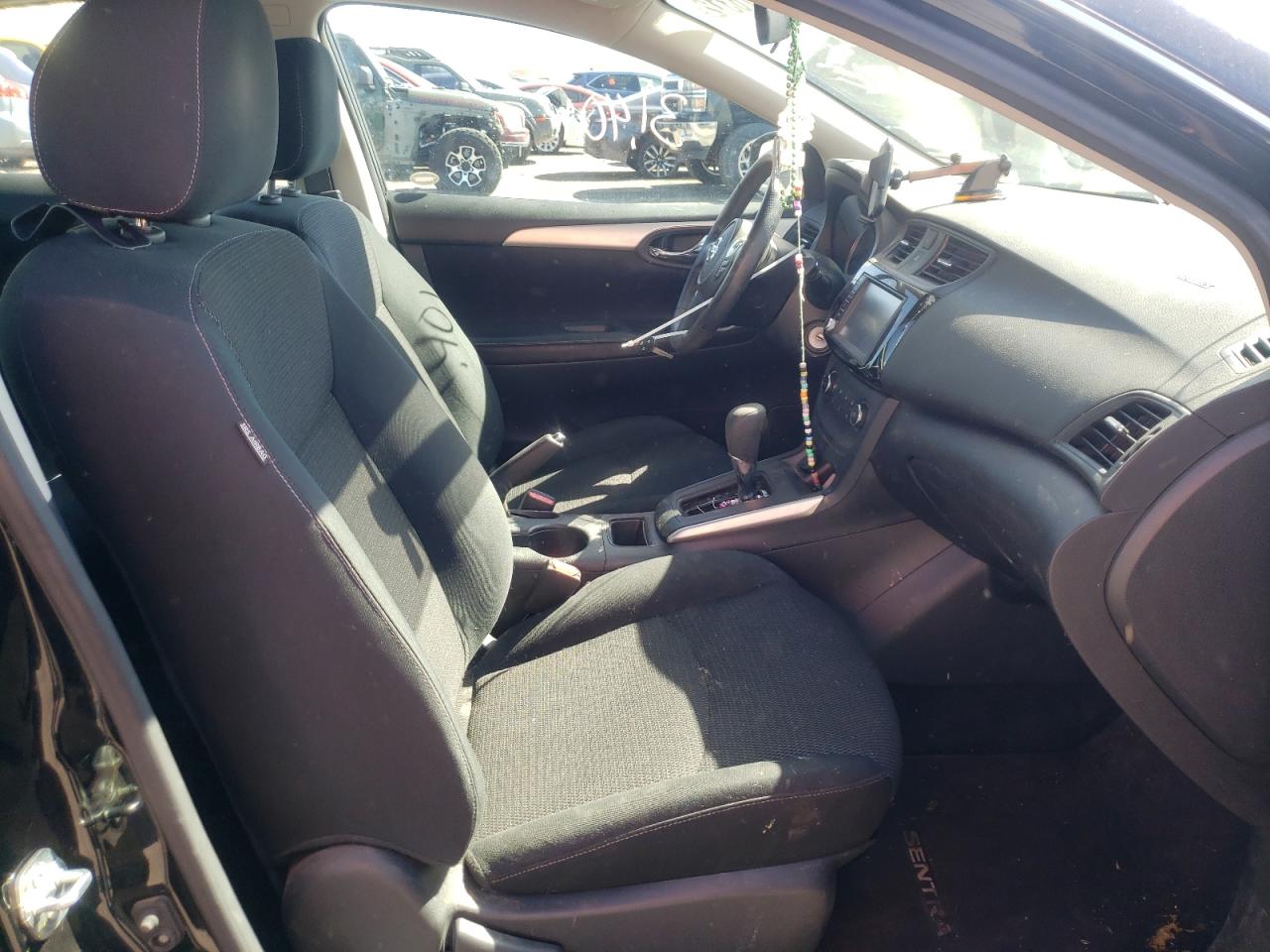 Photo 5 from auction – 2019 NISSAN SENTRA S with VIN 3N1AB7AP1KY266299