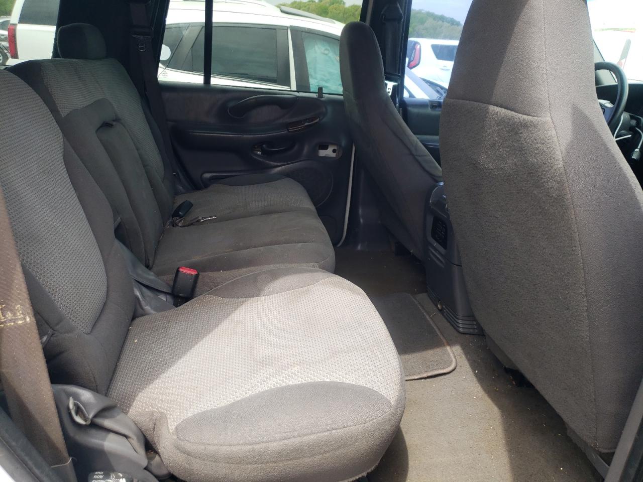 Photo 6 from auction – 2000 FORD EXPEDITION with VIN 1FMRU156XYLA42048