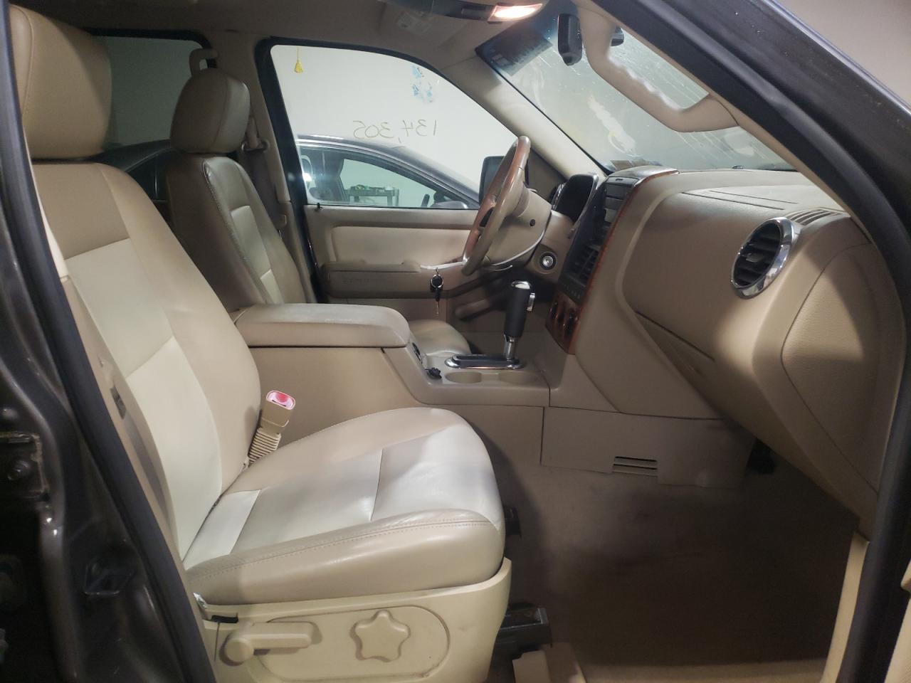 Photo 5 from auction – 2007 FORD EXPLORER E with VIN 1FMEU74E27UA55282